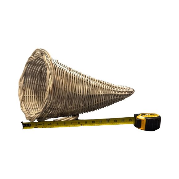 Vintage White Wicker Cornucopia Basket Handwoven Decorative Display 15-Inch Leng - Picture 4 of 5